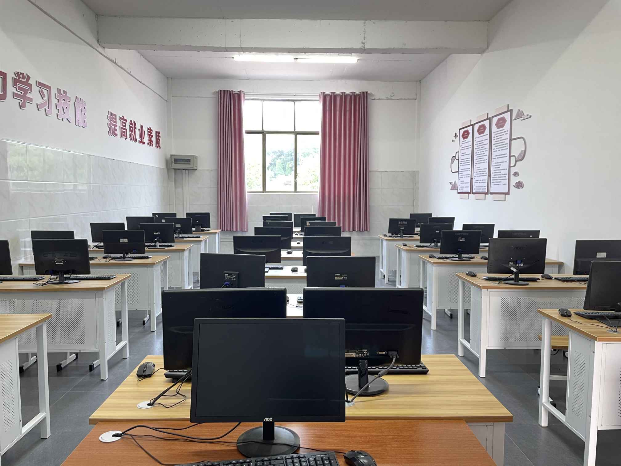 电子商务实训基地.jpg