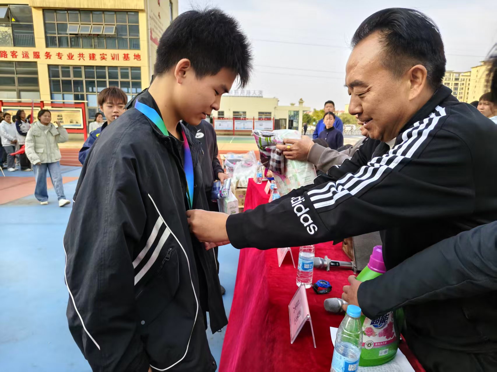 1764037775858860.jpg 3b3d1bd489d266d30a6be8cd0e4221fc.jpg